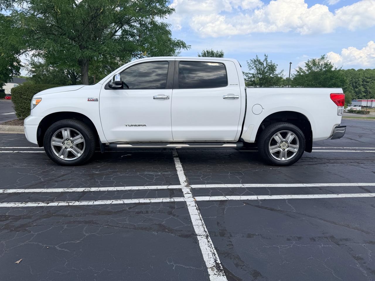 Toyota Tundra 4WD Truck CrewMax 5.7L FFV V8 6-Spd AT LTD (Natl) 2011
