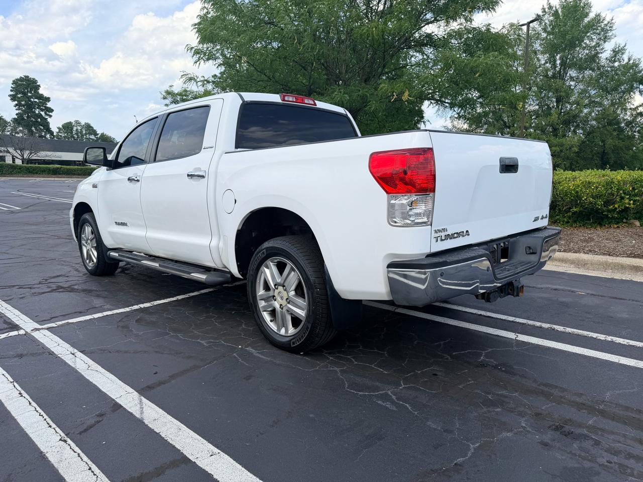 Toyota Tundra 4WD Truck CrewMax 5.7L FFV V8 6-Spd AT LTD (Natl) 2011