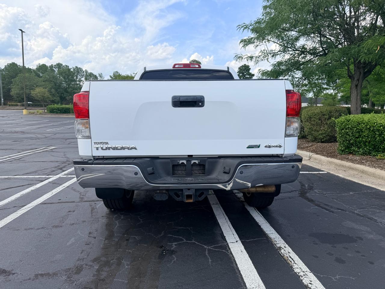 Toyota Tundra 4WD Truck CrewMax 5.7L FFV V8 6-Spd AT LTD (Natl) 2011