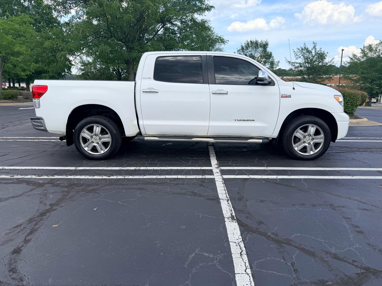 Toyota Tundra 4WD Truck CrewMax 5.7L FFV V8 6-Spd AT LTD (Natl) 2011