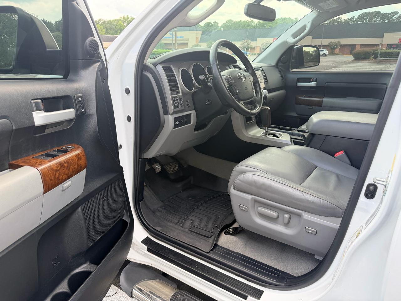 Toyota Tundra 4WD Truck CrewMax 5.7L FFV V8 6-Spd AT LTD (Natl) 2011