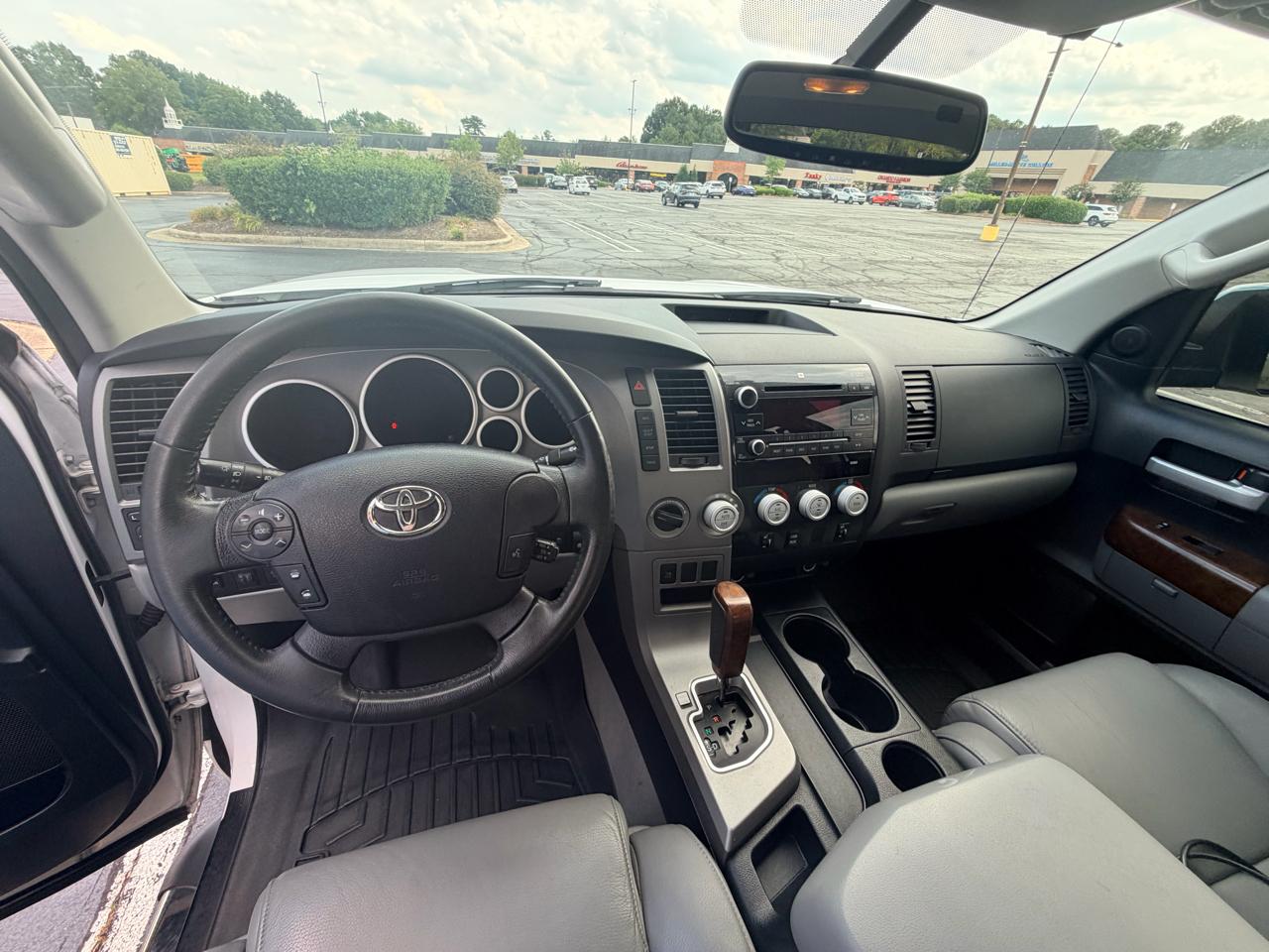 Toyota Tundra 4WD Truck CrewMax 5.7L FFV V8 6-Spd AT LTD (Natl) 2011