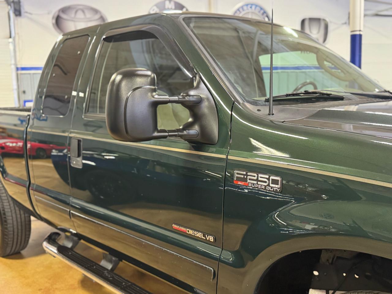 Ford Super Duty F-250 Supercab 142" Lariat 4WD 2003