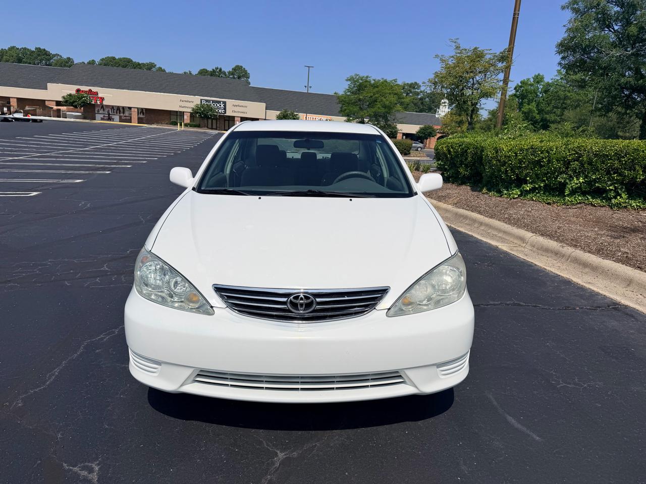 Toyota Camry 4dr Sdn XLE Auto (Natl) 2005