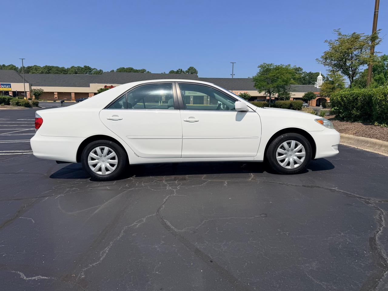 Toyota Camry 4dr Sdn XLE Auto (Natl) 2005