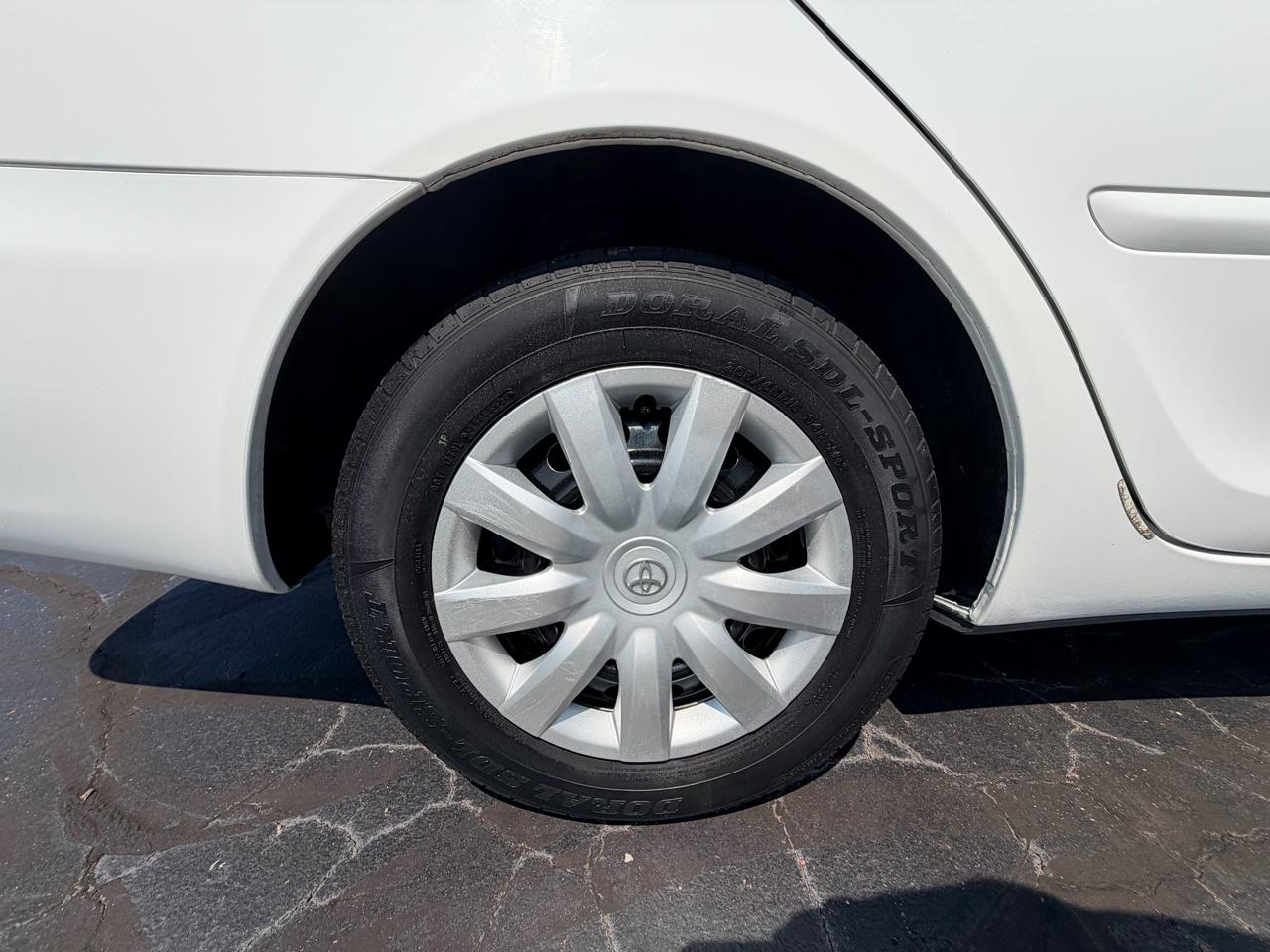 Toyota Camry 4dr Sdn XLE Auto (Natl) 2005