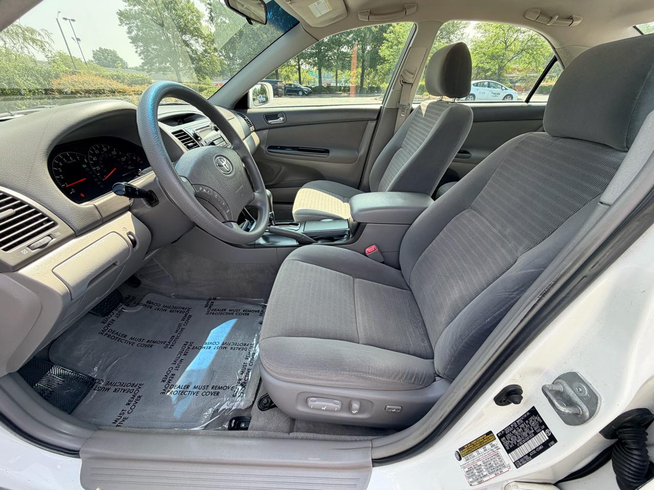 Toyota Camry 4dr Sdn XLE Auto (Natl) 2005