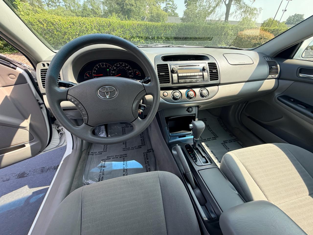 Toyota Camry 4dr Sdn XLE Auto (Natl) 2005