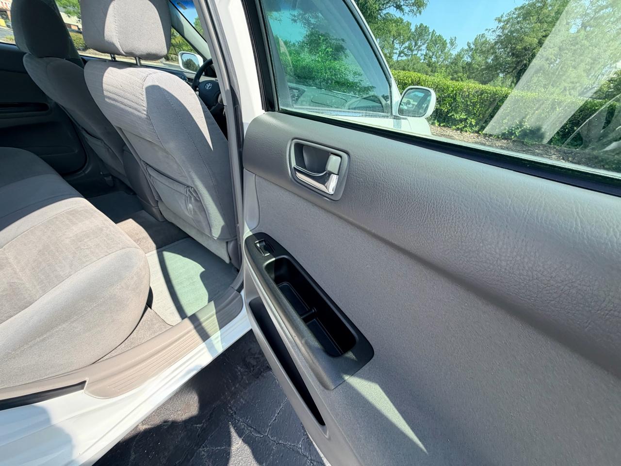 Toyota Camry 4dr Sdn XLE Auto (Natl) 2005