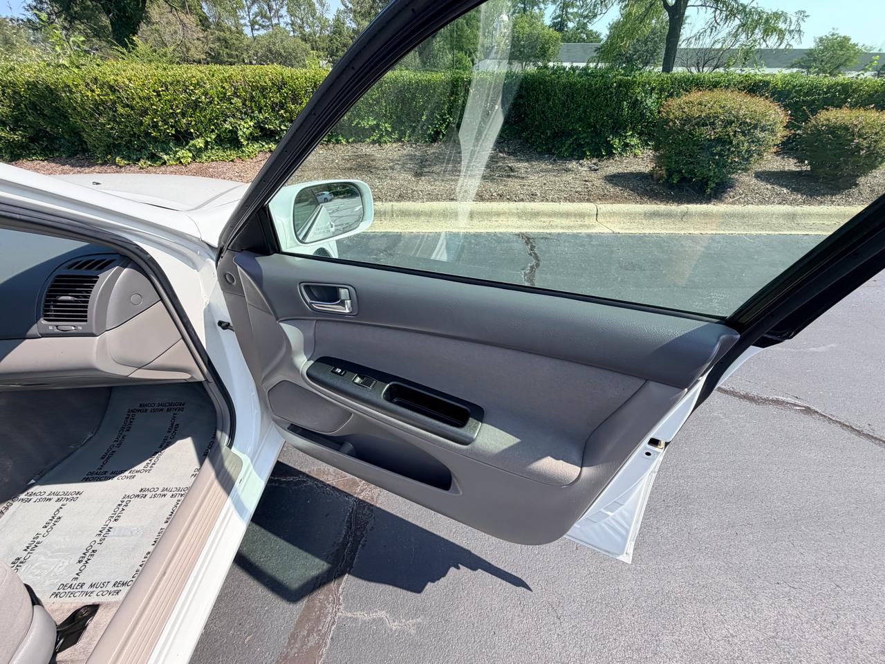 Toyota Camry 4dr Sdn XLE Auto (Natl) 2005