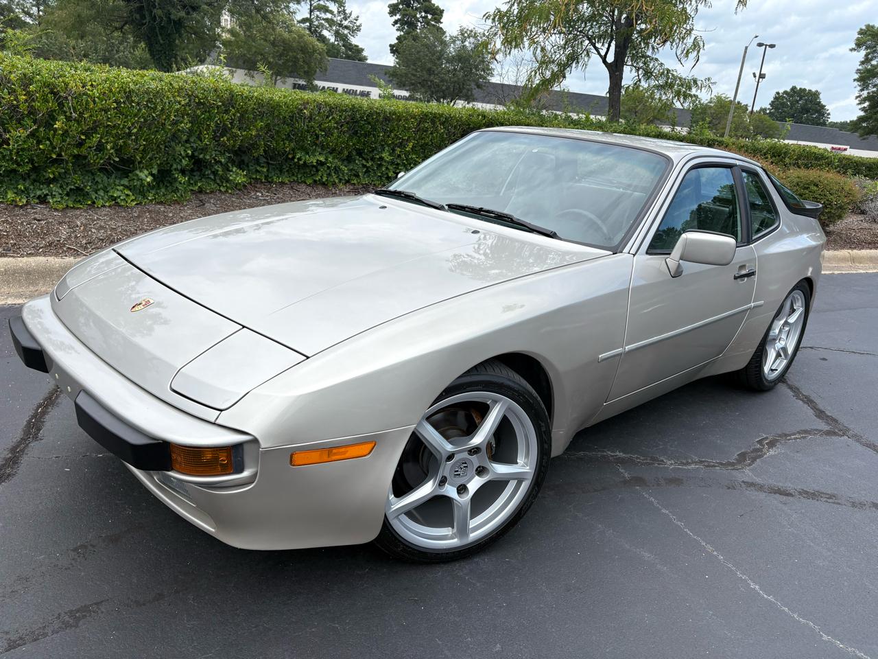 Porsche 944 2dr Coupe 5-Spd 1988