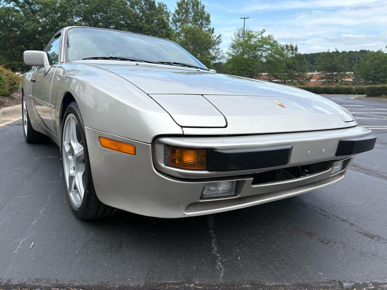 Porsche 944 2dr Coupe 5-Spd 1988