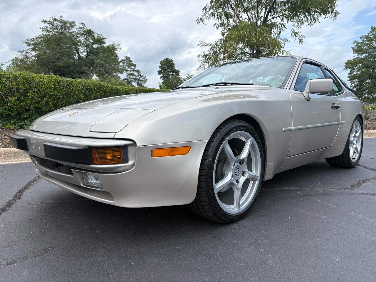 Porsche 944 2dr Coupe 5-Spd 1988