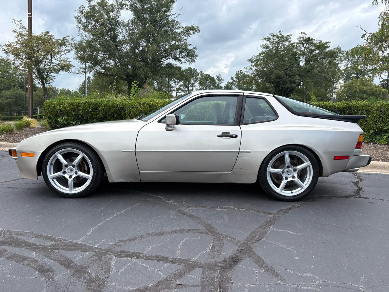 Porsche 944 2dr Coupe 5-Spd 1988