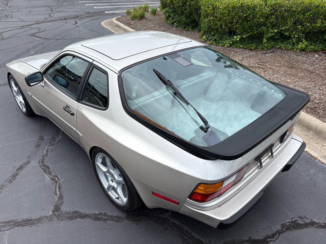 Porsche 944 2dr Coupe 5-Spd 1988