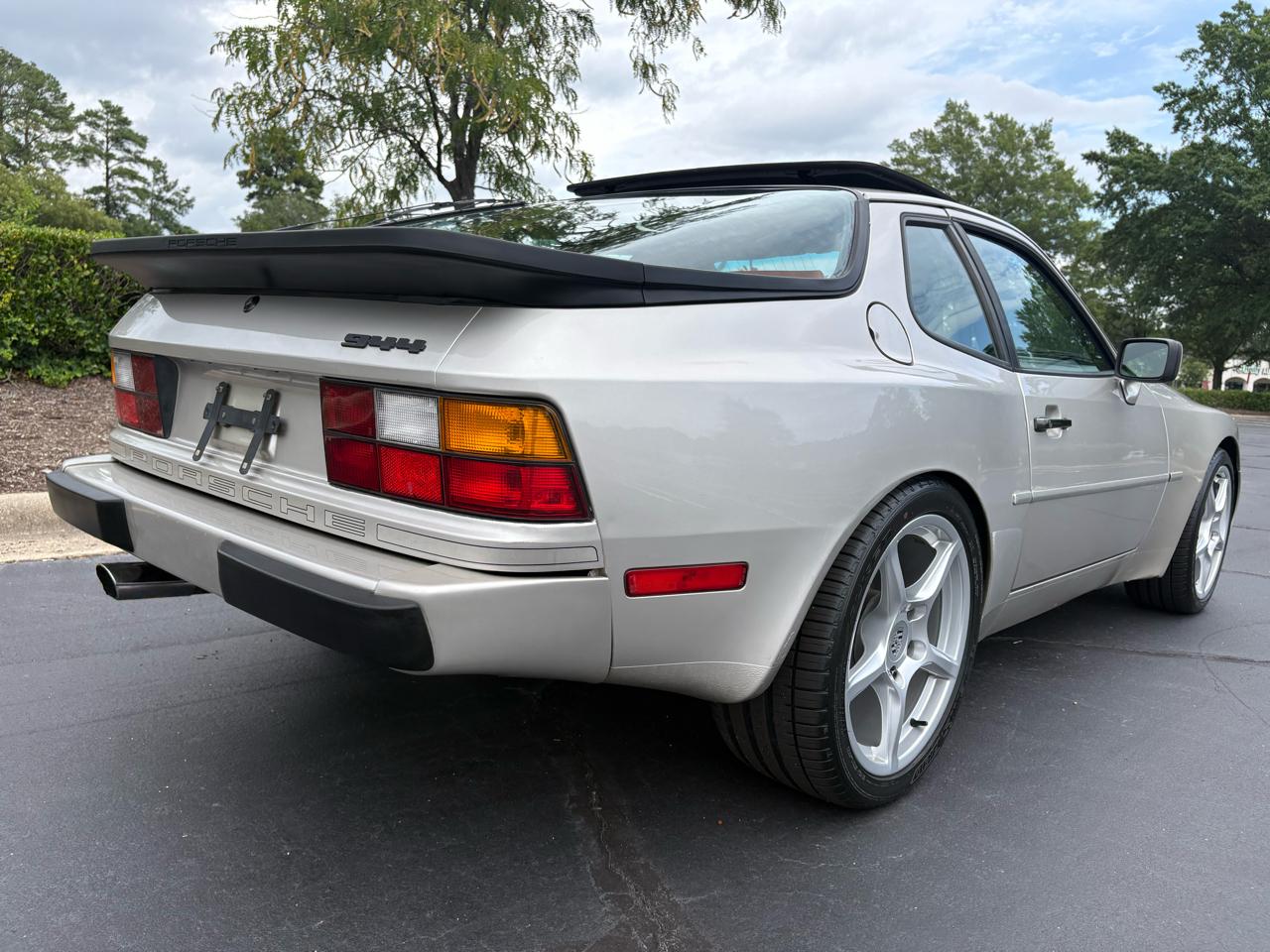Porsche 944 2dr Coupe 5-Spd 1988