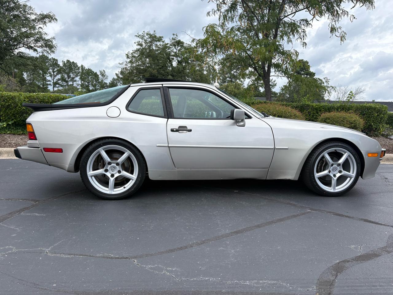 Porsche 944 2dr Coupe 5-Spd 1988