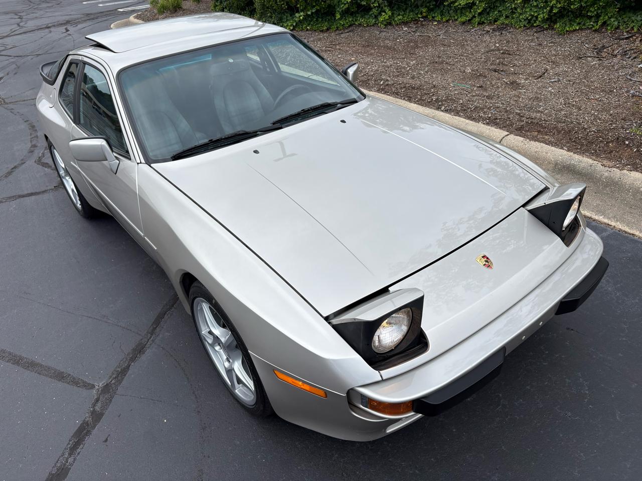 Porsche 944 2dr Coupe 5-Spd 1988