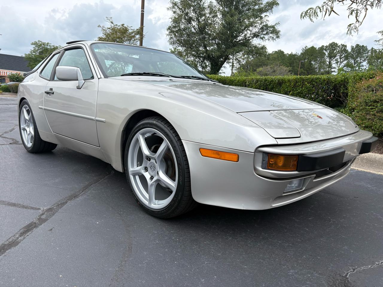 Porsche 944 2dr Coupe 5-Spd 1988