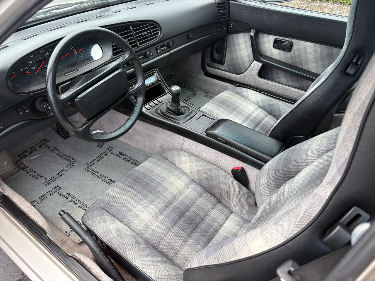 Porsche 944 2dr Coupe 5-Spd 1988