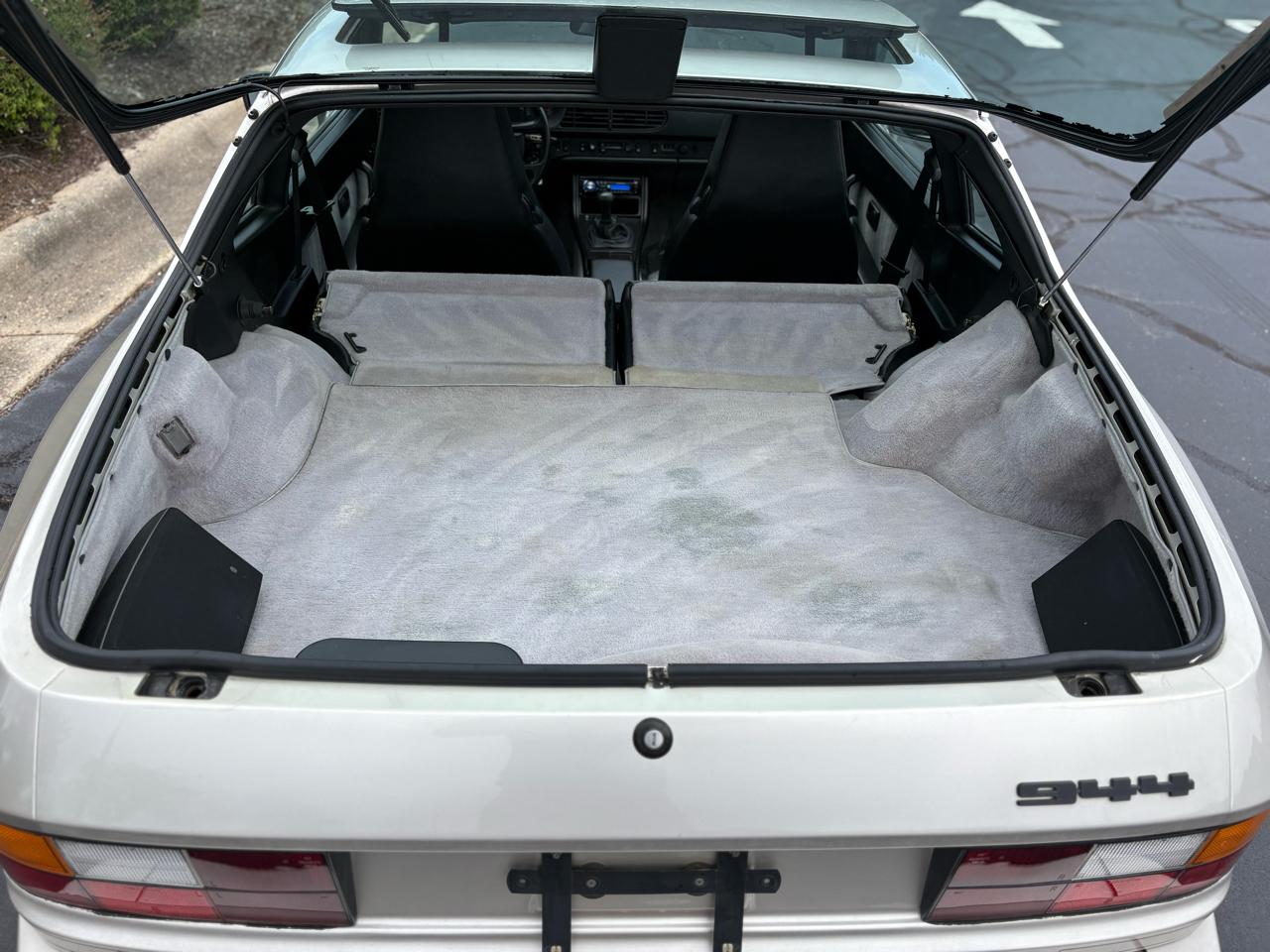 Porsche 944 2dr Coupe 5-Spd 1988