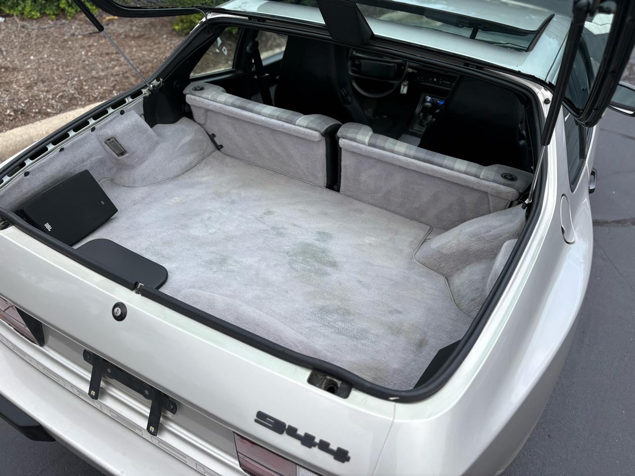 Porsche 944 2dr Coupe 5-Spd 1988