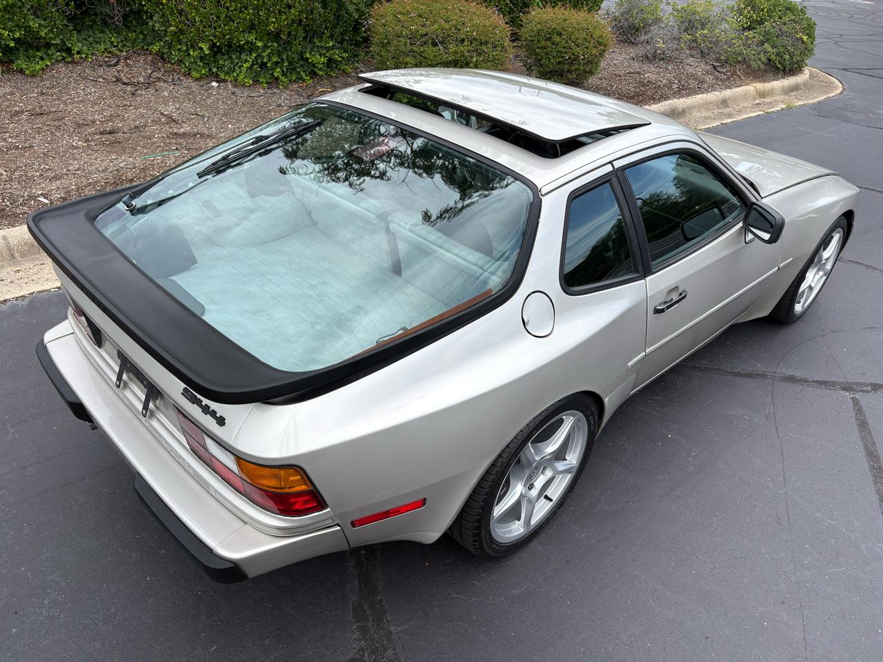 Porsche 944 2dr Coupe 5-Spd 1988