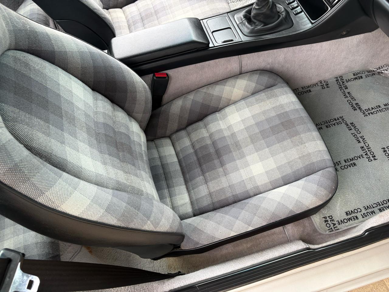 Porsche 944 2dr Coupe 5-Spd 1988