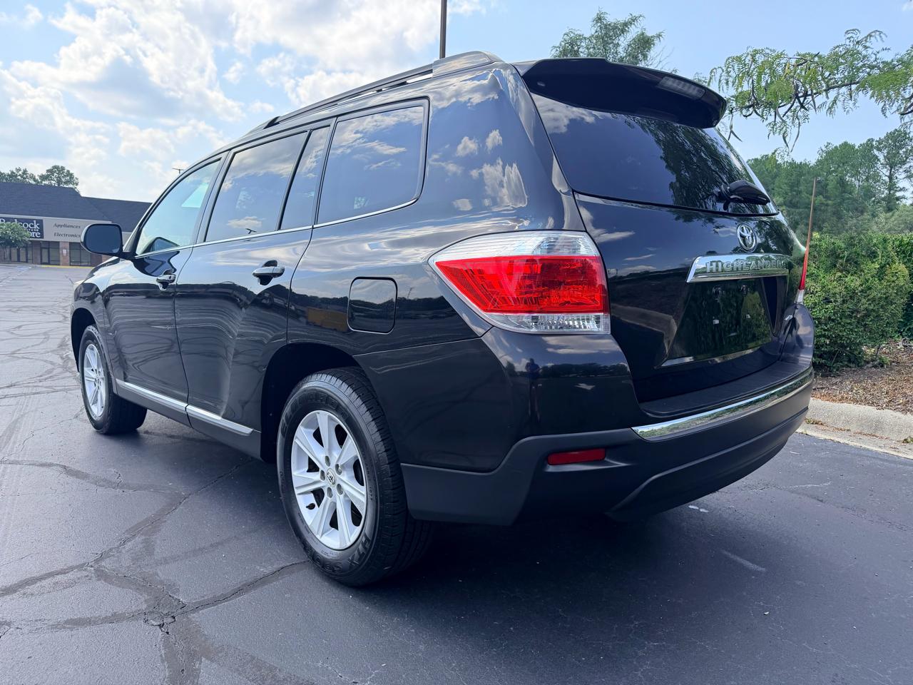 Toyota Highlander 4WD 4dr V6 (Natl) 2012