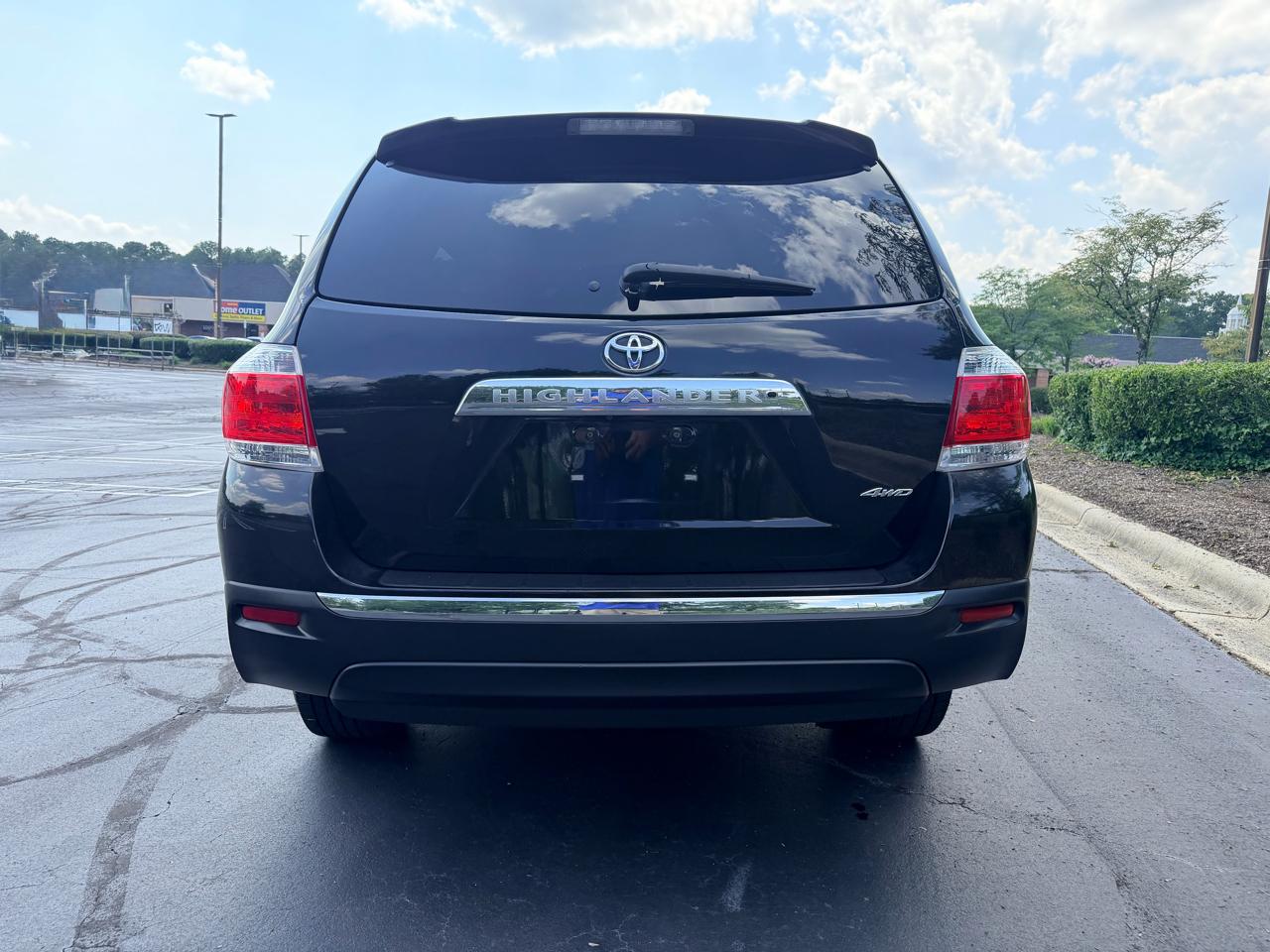 Toyota Highlander 4WD 4dr V6 (Natl) 2012