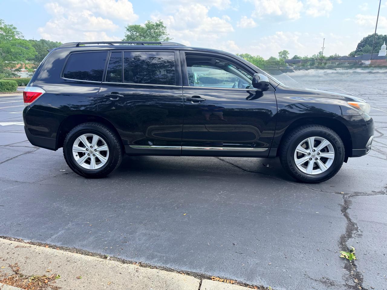 Toyota Highlander 4WD 4dr V6 (Natl) 2012