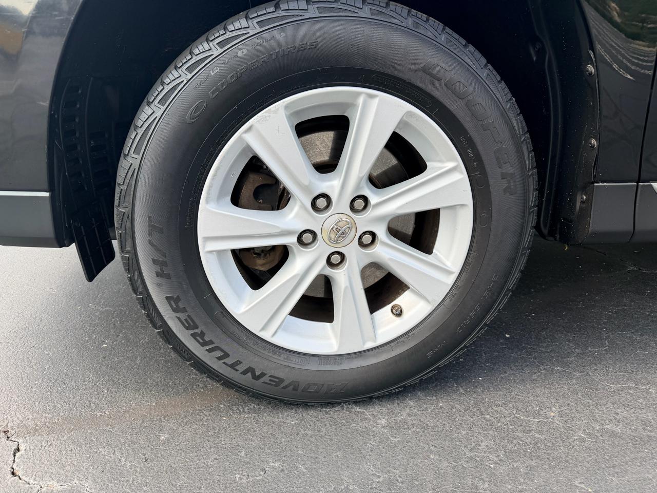 Toyota Highlander 4WD 4dr V6 (Natl) 2012