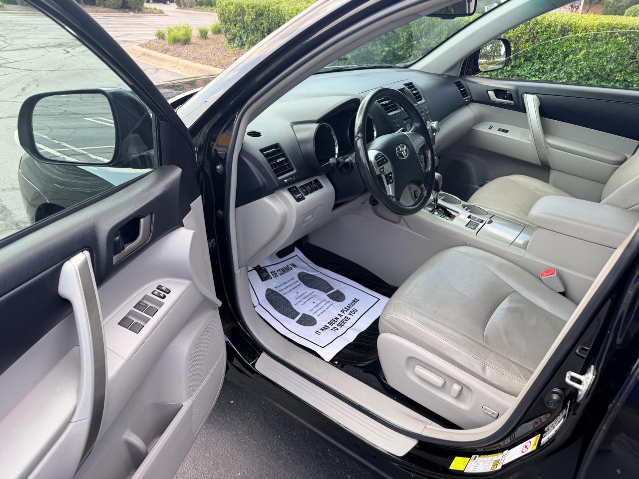 Toyota Highlander 4WD 4dr V6 (Natl) 2012