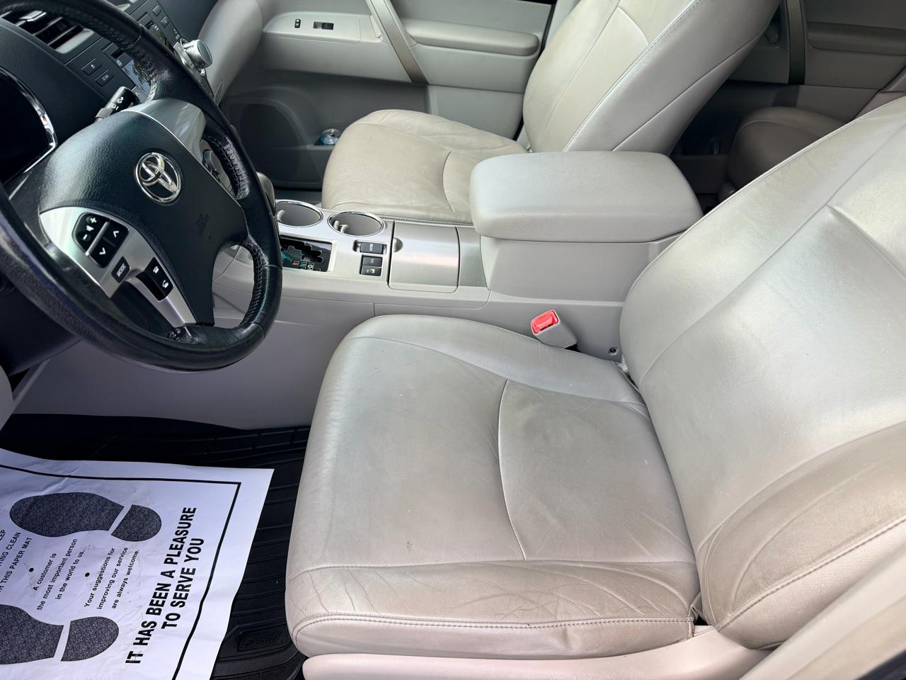 Toyota Highlander 4WD 4dr V6 (Natl) 2012