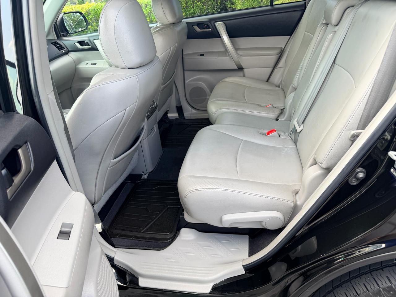 Toyota Highlander 4WD 4dr V6 (Natl) 2012