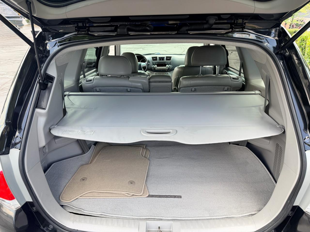 Toyota Highlander 4WD 4dr V6 (Natl) 2012