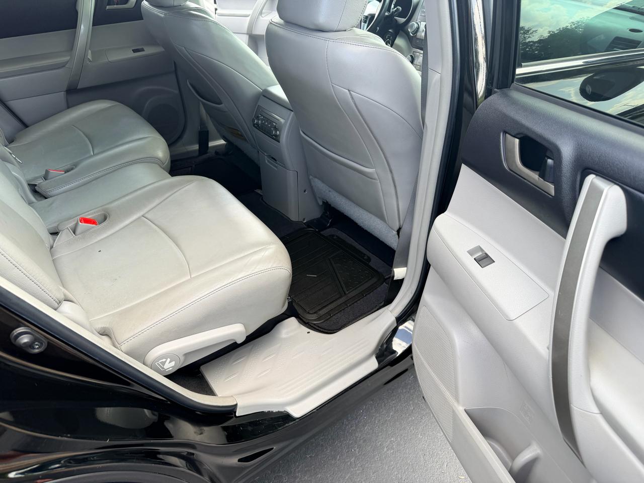 Toyota Highlander 4WD 4dr V6 (Natl) 2012