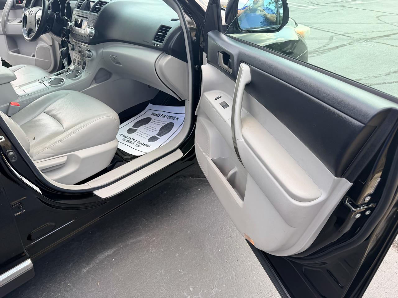 Toyota Highlander 4WD 4dr V6 (Natl) 2012