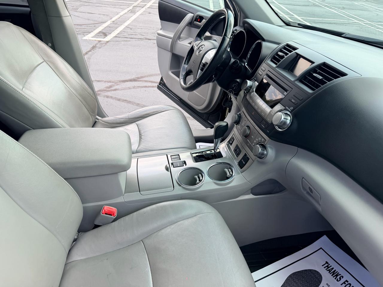 Toyota Highlander 4WD 4dr V6 (Natl) 2012
