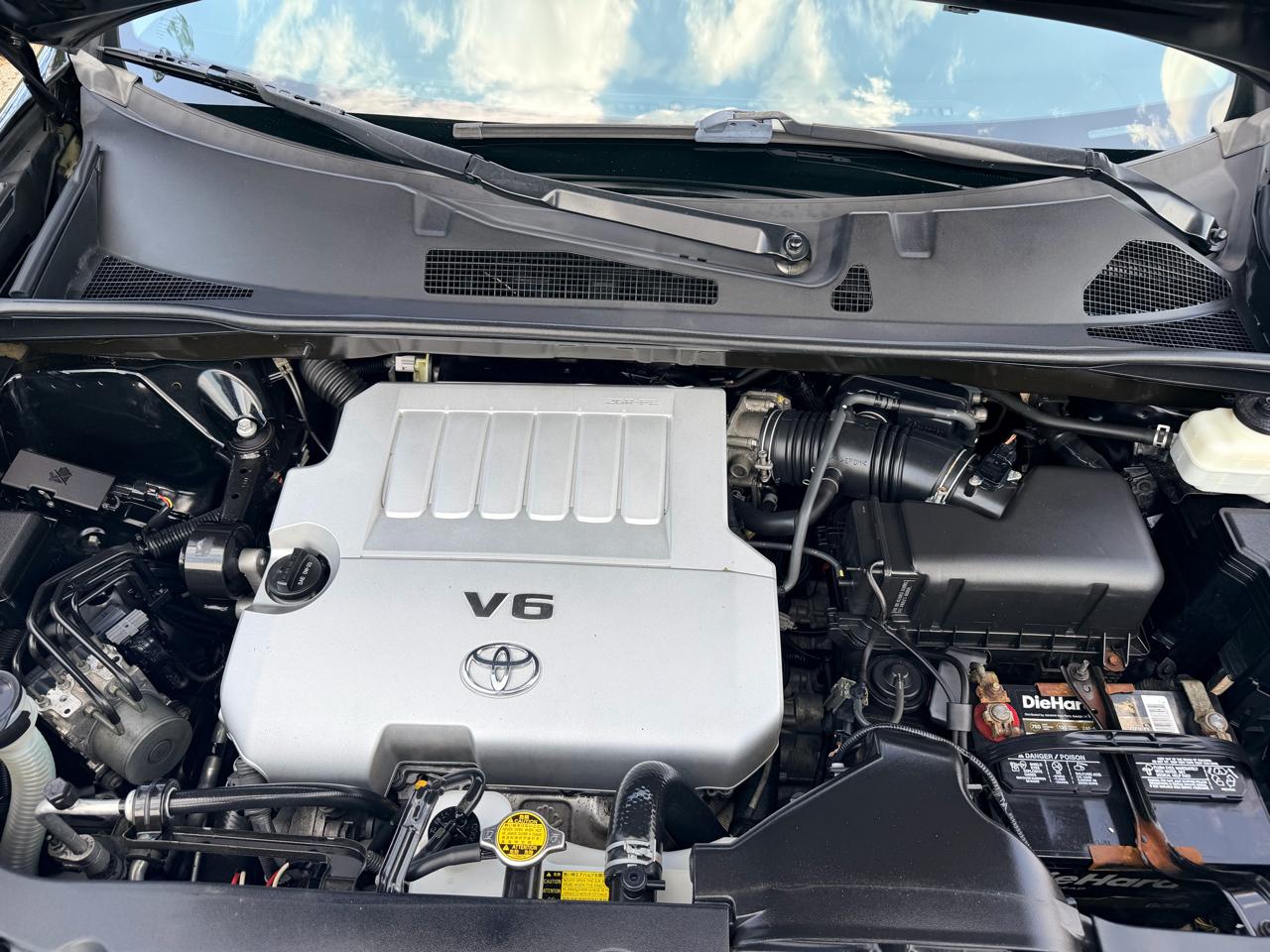Toyota Highlander 4WD 4dr V6 (Natl) 2012