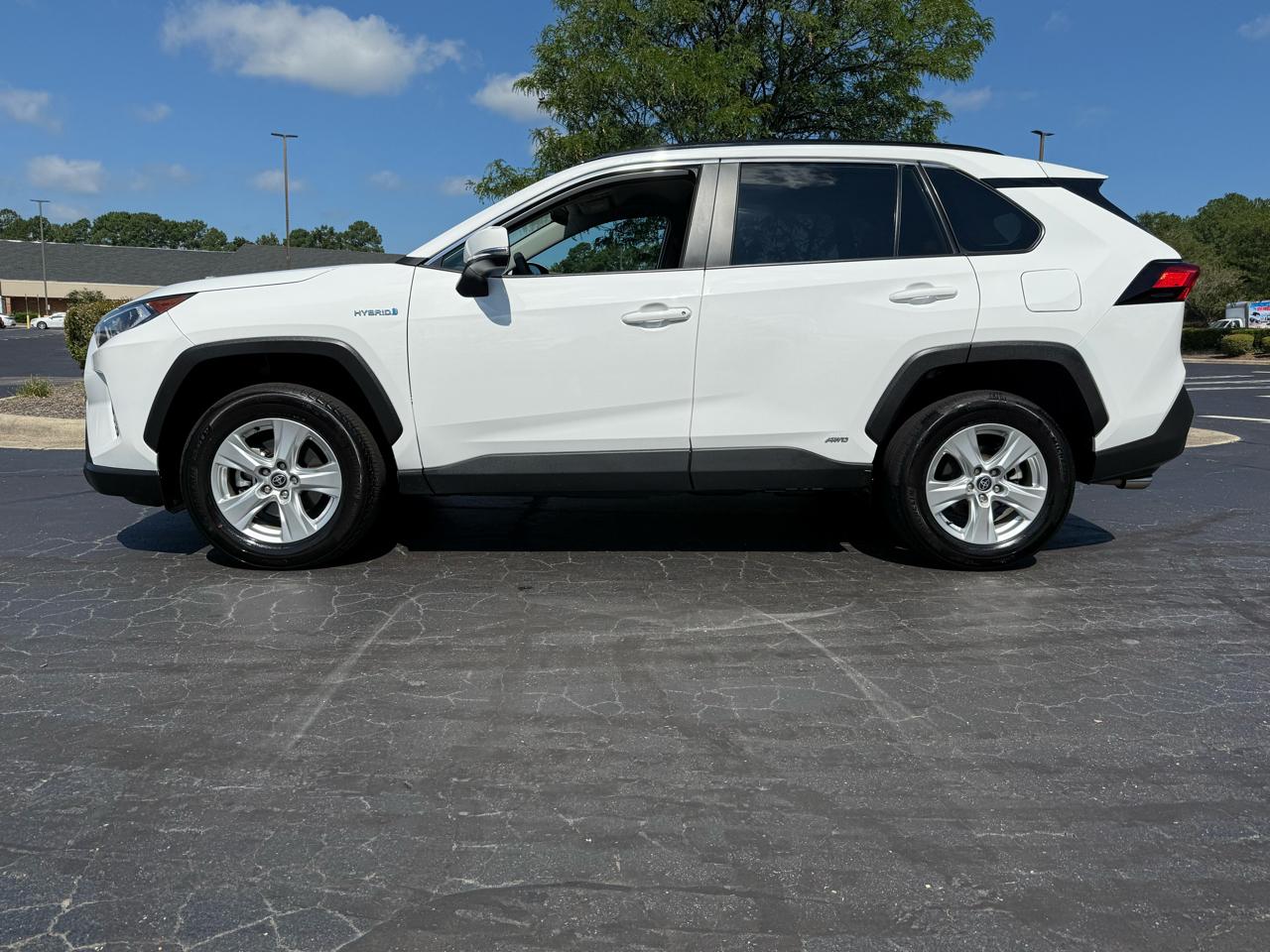 Toyota RAV4 Hybrid XLE AWD (Natl) 2021