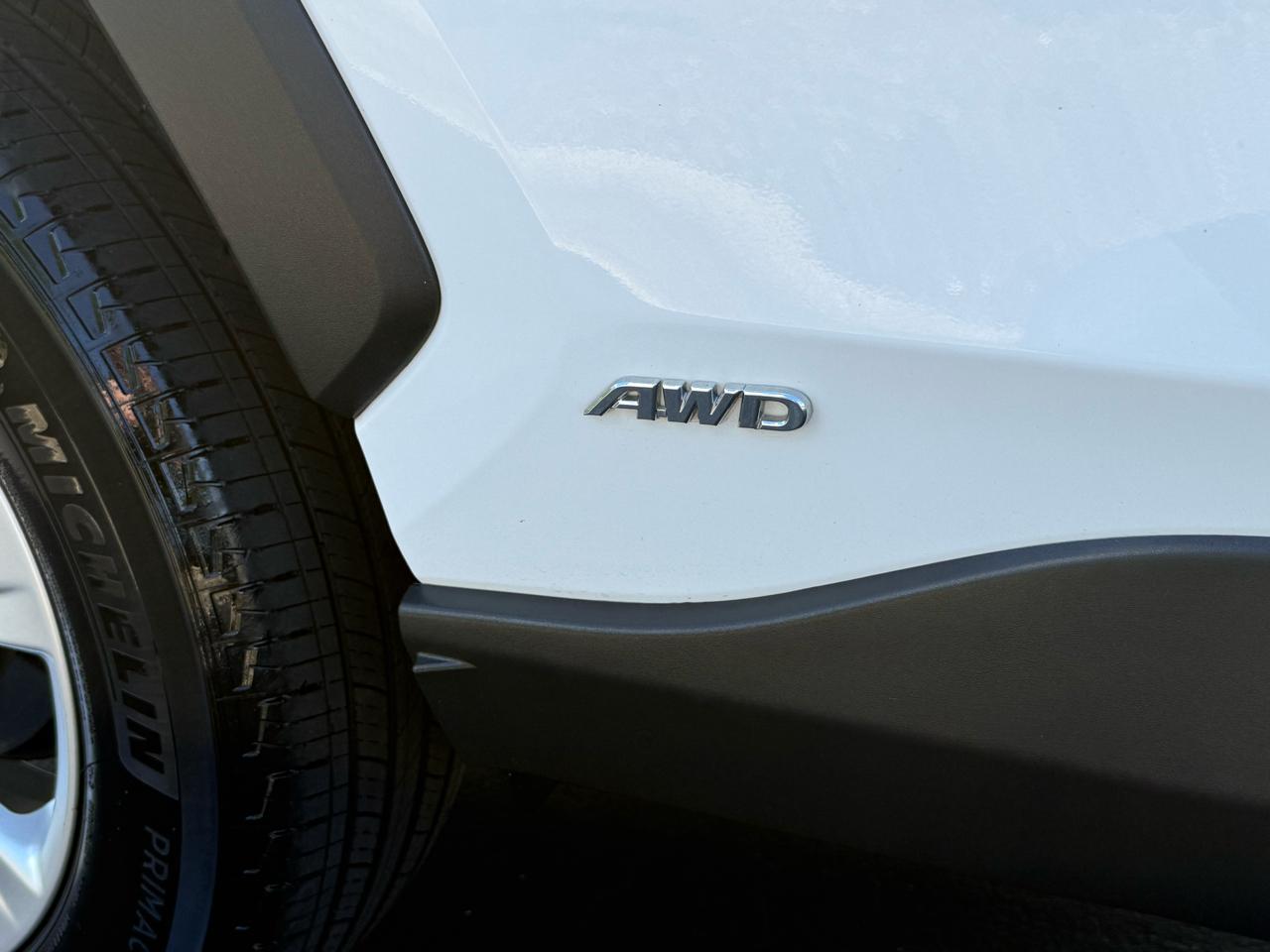Toyota RAV4 Hybrid XLE AWD (Natl) 2021