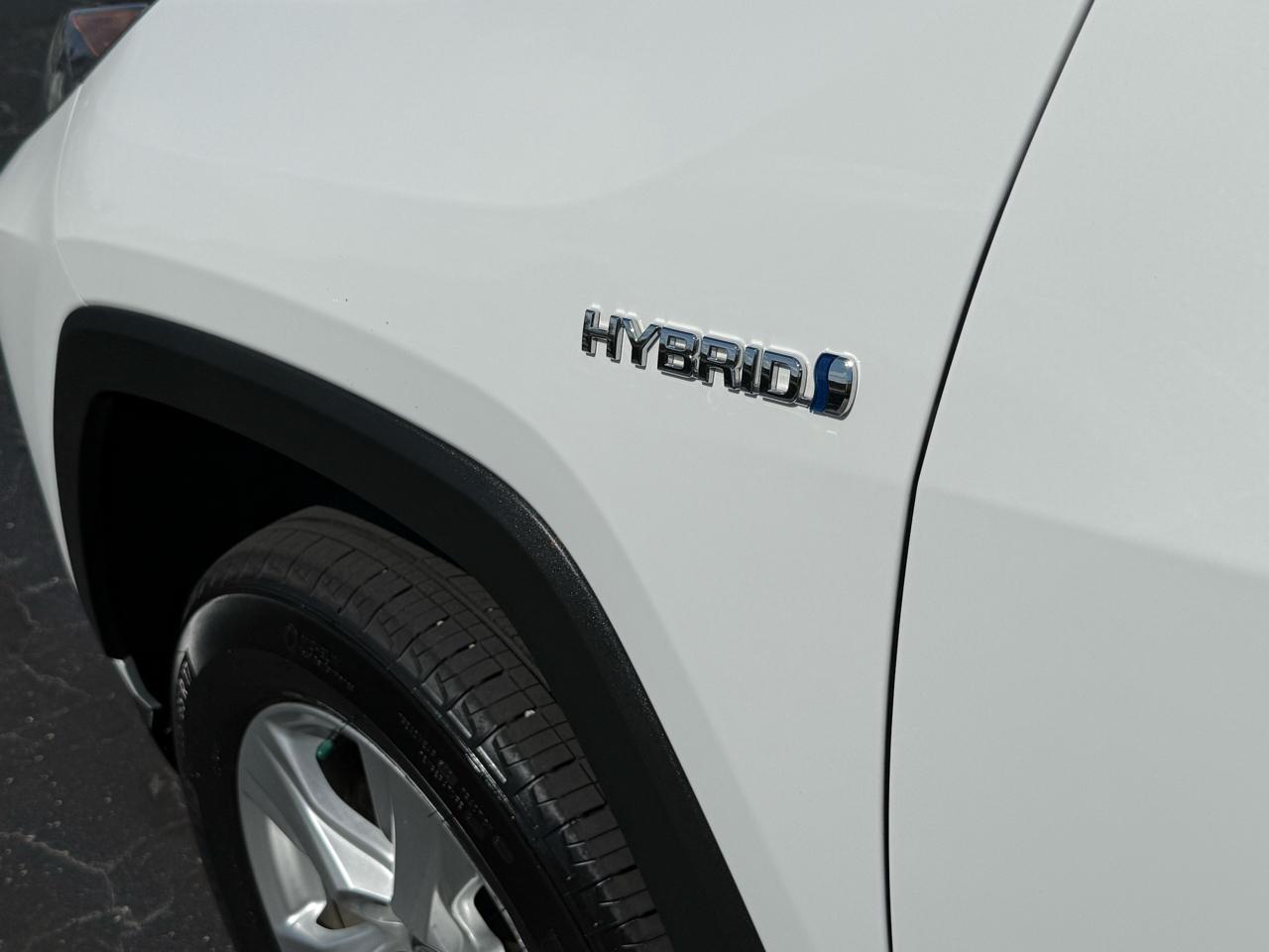 Toyota RAV4 Hybrid XLE AWD (Natl) 2021