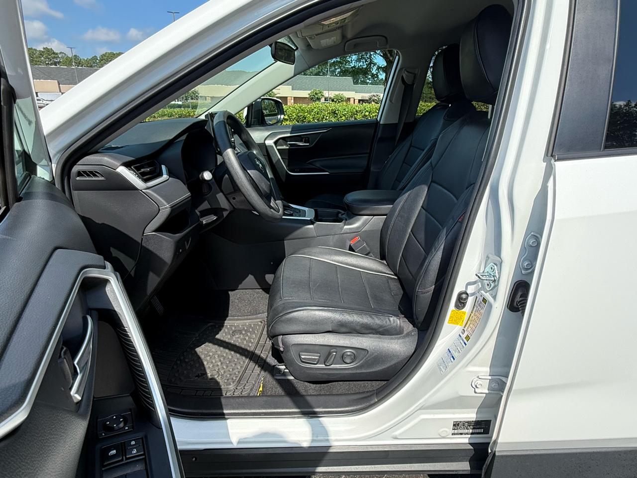 Toyota RAV4 Hybrid XLE AWD (Natl) 2021