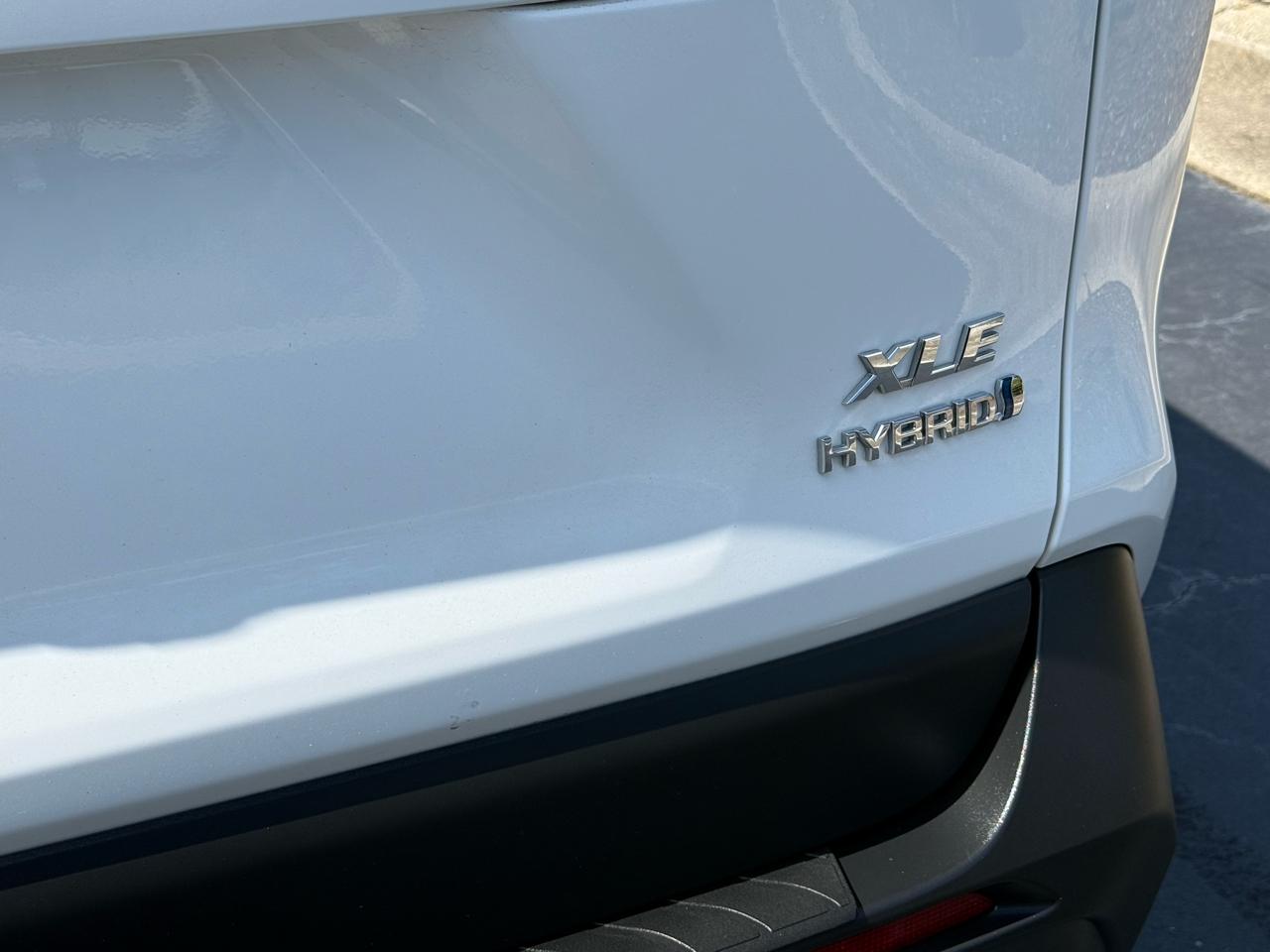 Toyota RAV4 Hybrid XLE AWD (Natl) 2021