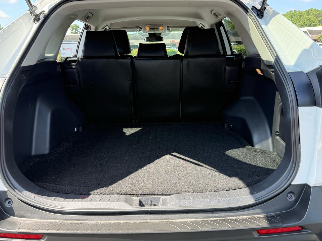 Toyota RAV4 Hybrid XLE AWD (Natl) 2021
