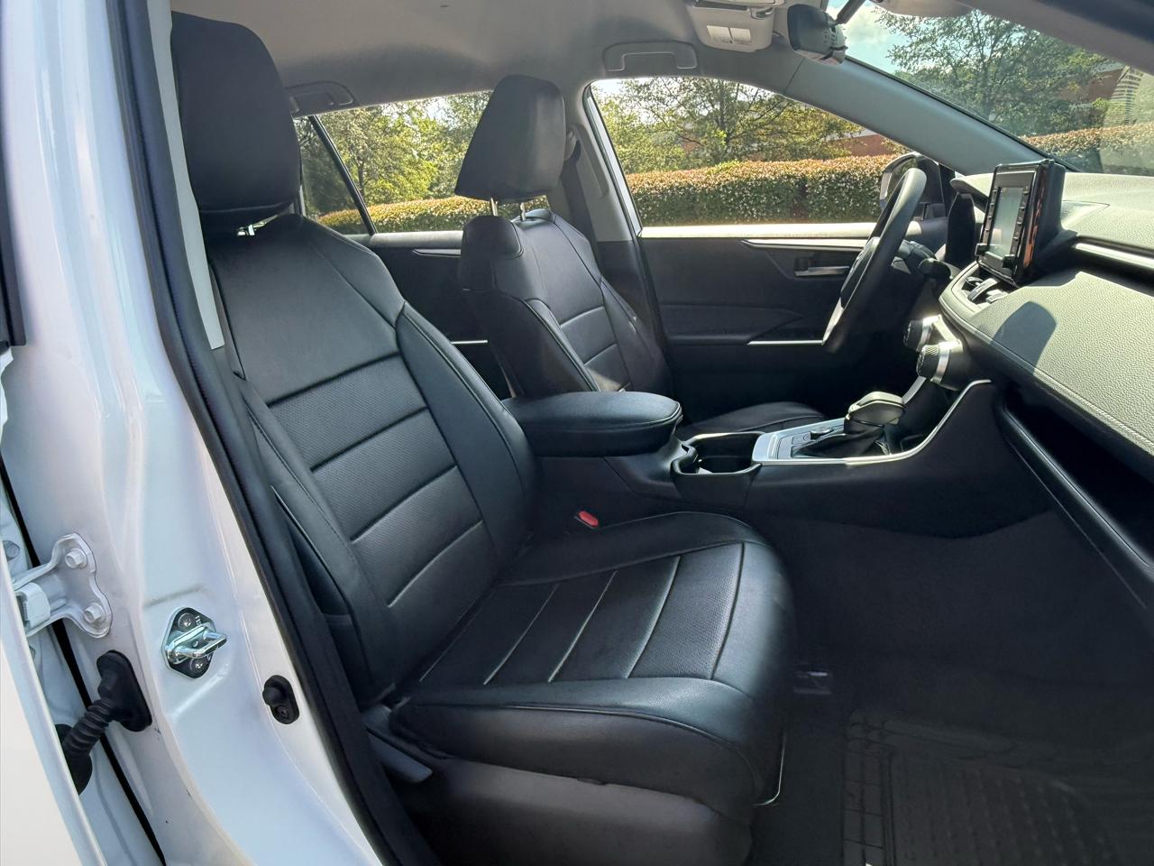 Toyota RAV4 Hybrid XLE AWD (Natl) 2021