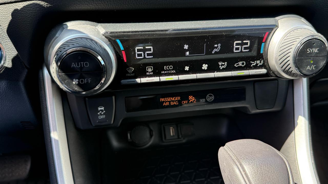 Toyota RAV4 Hybrid XLE AWD (Natl) 2021