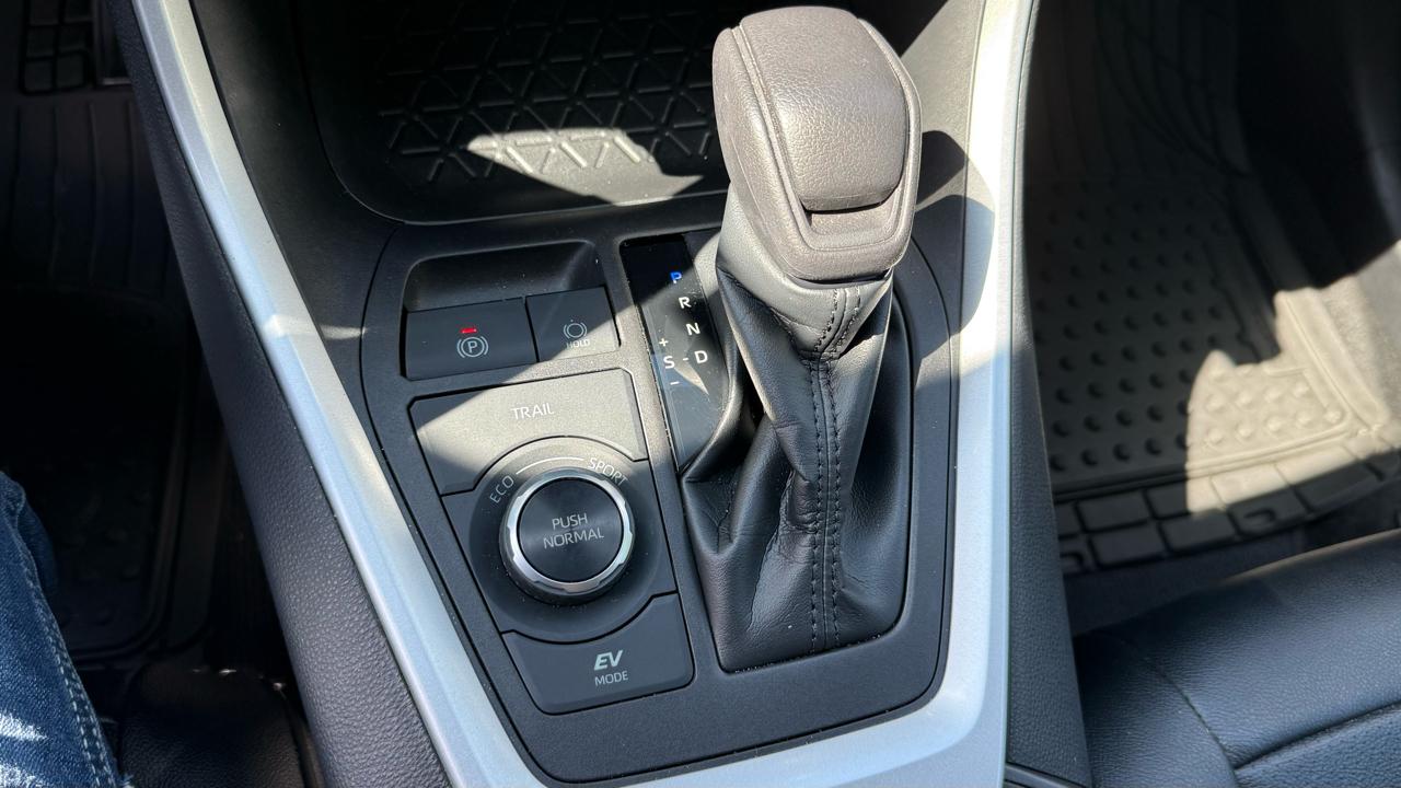 Toyota RAV4 Hybrid XLE AWD (Natl) 2021