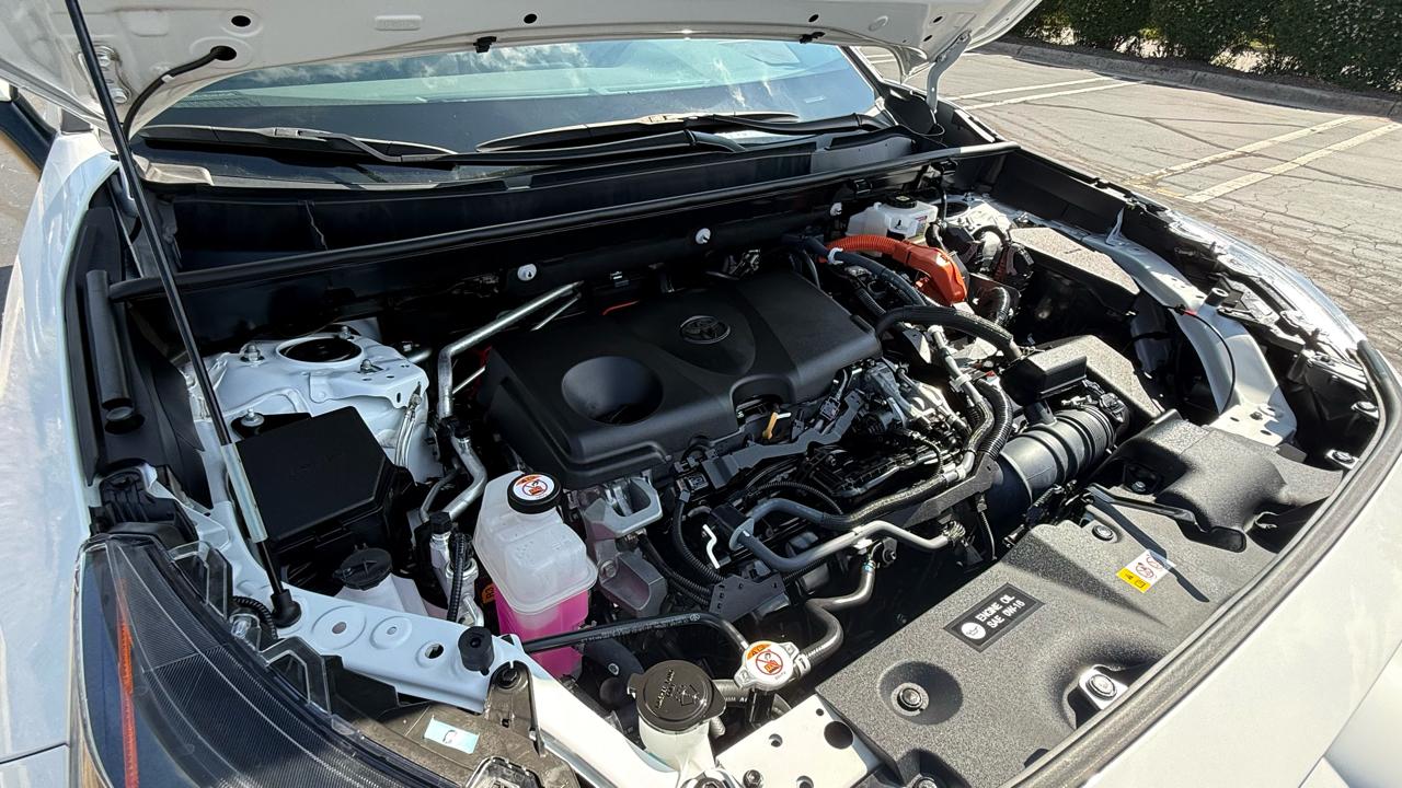 Toyota RAV4 Hybrid XLE AWD (Natl) 2021